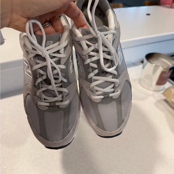 New Balance 530 Gray and White Running Shoes - Picture 6 of 6